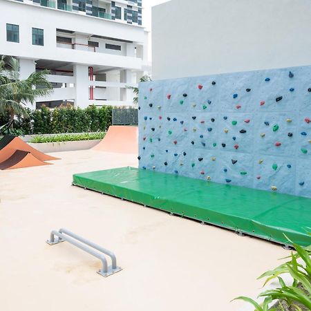 Luxury Couple Suites L Free Netflix L Massage Chair L Bathtub L Wifi 200Mbps L Town Area Bali Residence Malacca Exterior foto