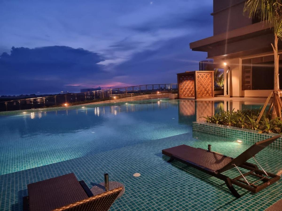 Luxury Couple Suites L Free Netflix L Massage Chair L Bathtub L Wifi 200Mbps L Town Area Bali Residence Malacca Exterior foto